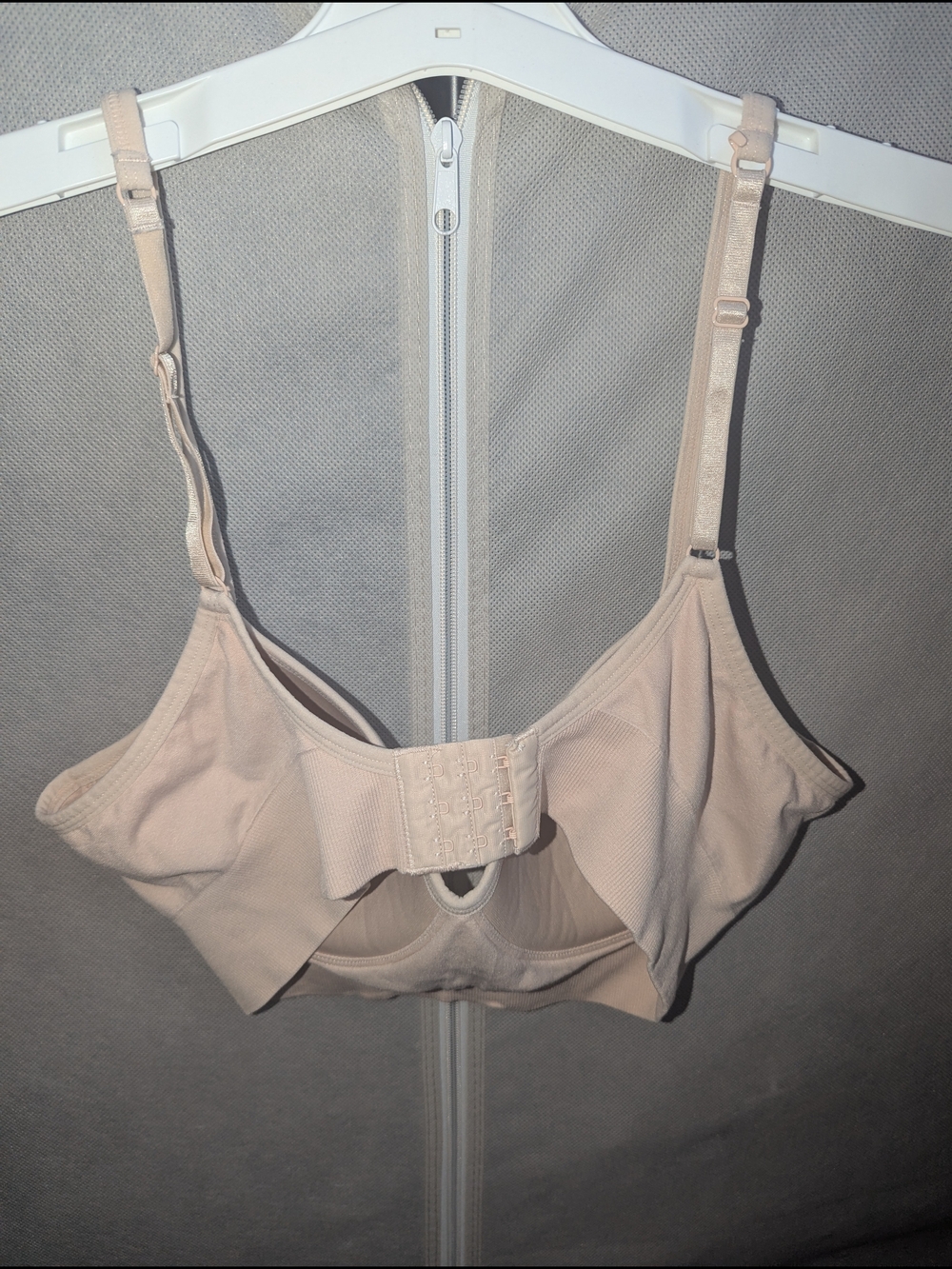 GB Nude Seamless Wireless Bralette - Picture 4 of 4
